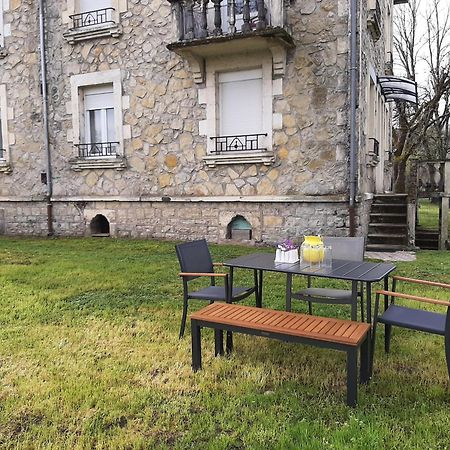 Grand Appartement Avec Jardin Bretenoux Exterior foto