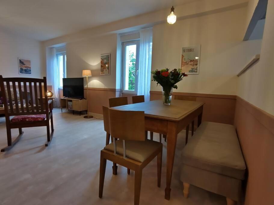 Grand Appartement Avec Jardin Bretenoux Exterior foto